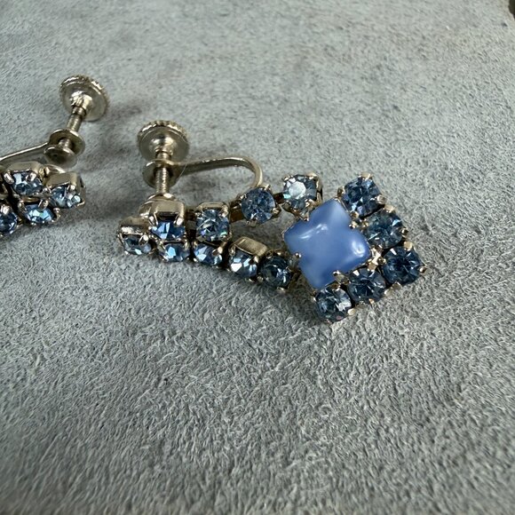 Vintage Blue Rhinestone Silver Tone Dangle & Drop Screw Back Earrings - Picture 7 of 9